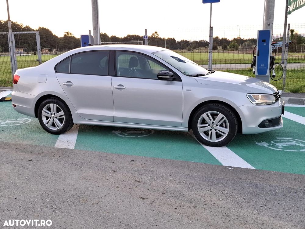 Volkswagen Jetta 1.2 TSI Match - 13