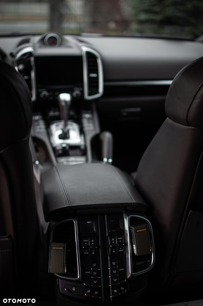 Porsche Cayenne Platinum Edition - 14