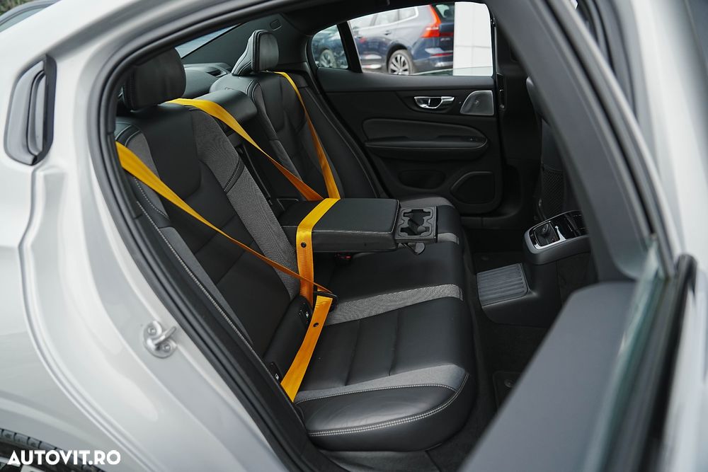 Volvo S60 T8 Recharge AWD Polestar Engineered - 16