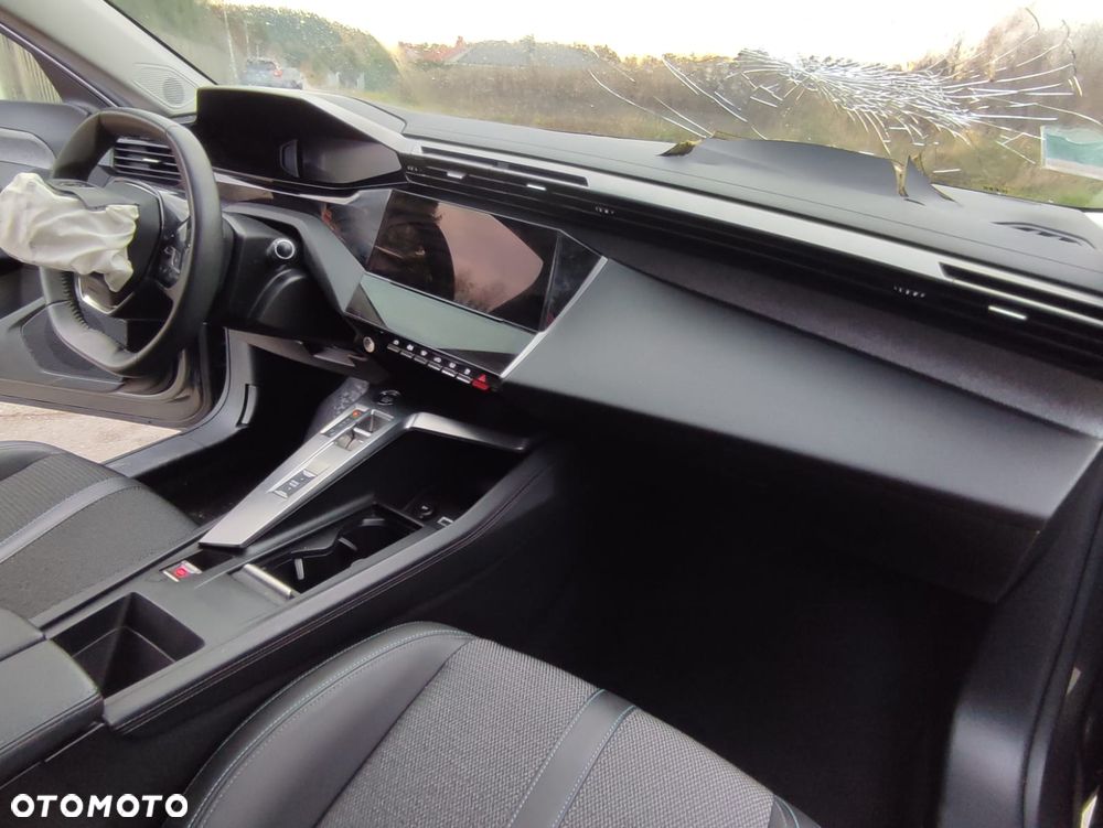 Peugeot 308 - 8