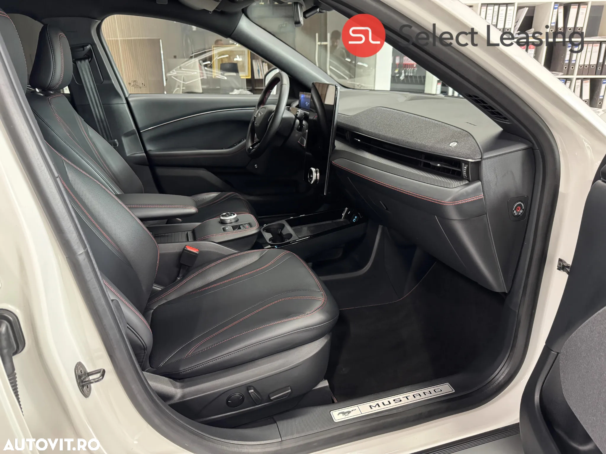Ford Mustang Mach-E AWD PREMIUM - 10