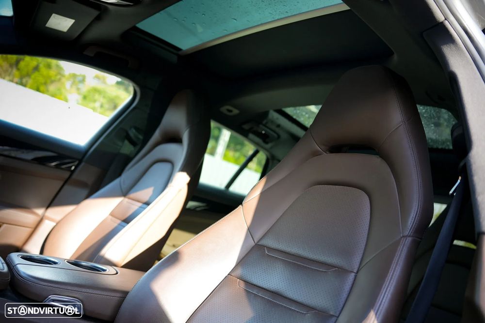 Porsche Panamera Sport Turismo 4 E-Hybrid Edition 10 Anos - 17