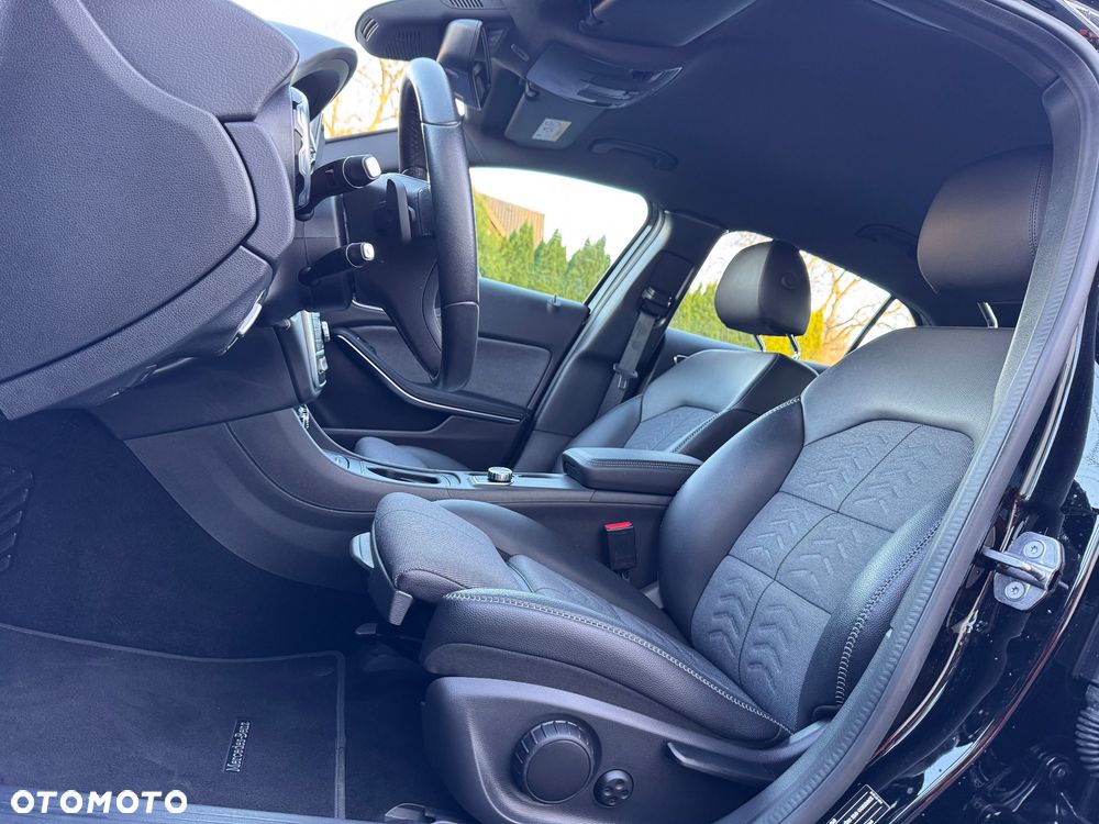 Mercedes-Benz GLA 200 7G-DCT UrbanStyle Edition - 20