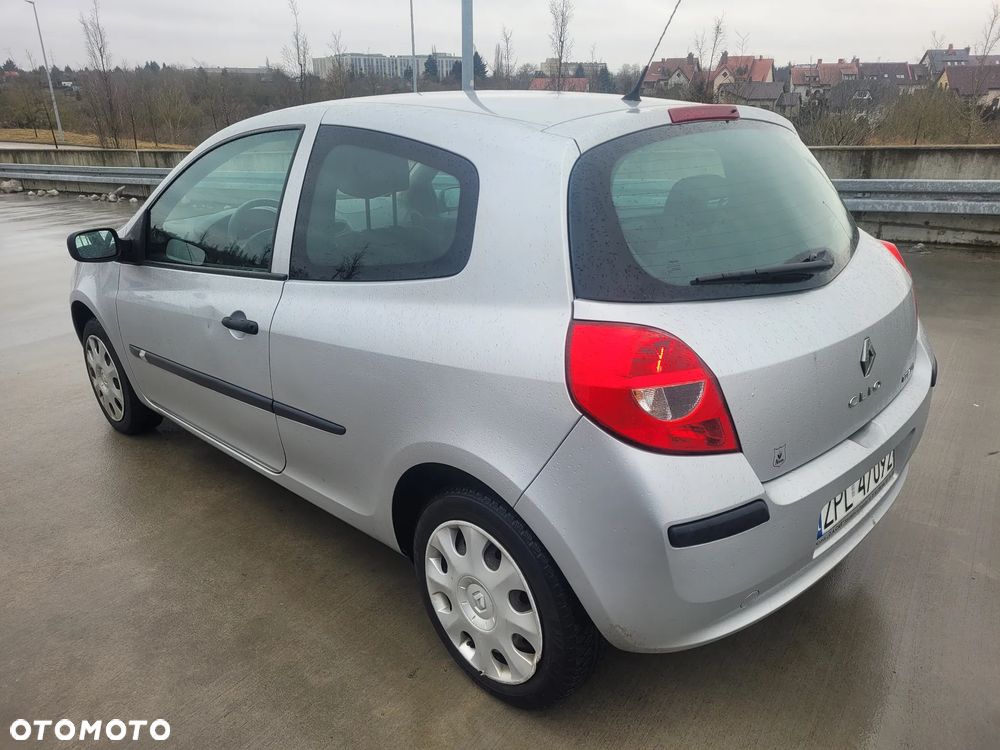 Renault Clio 1.2 16V Authentique - 4