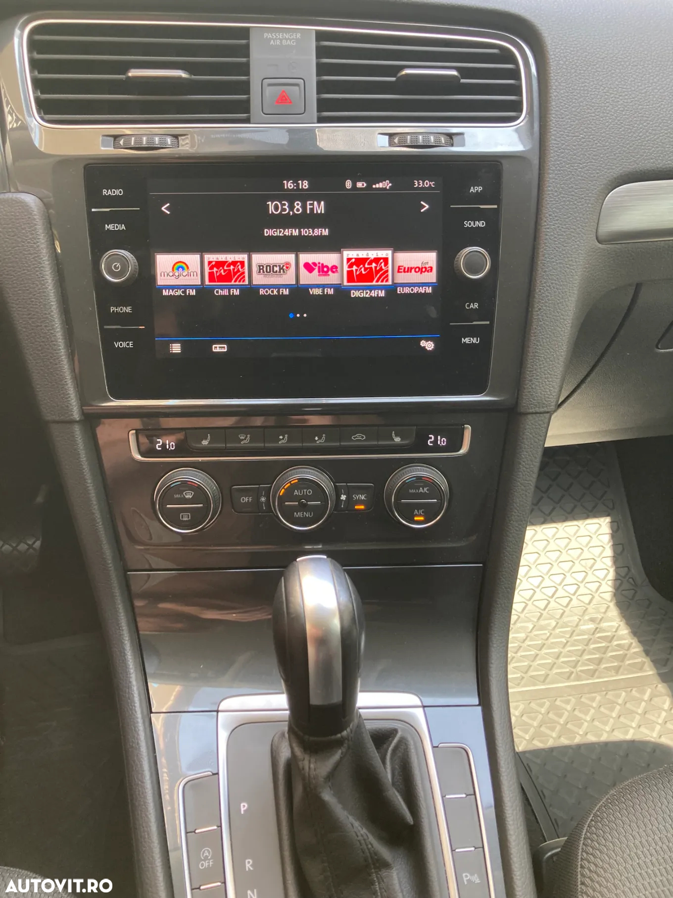 Volkswagen Golf - 24