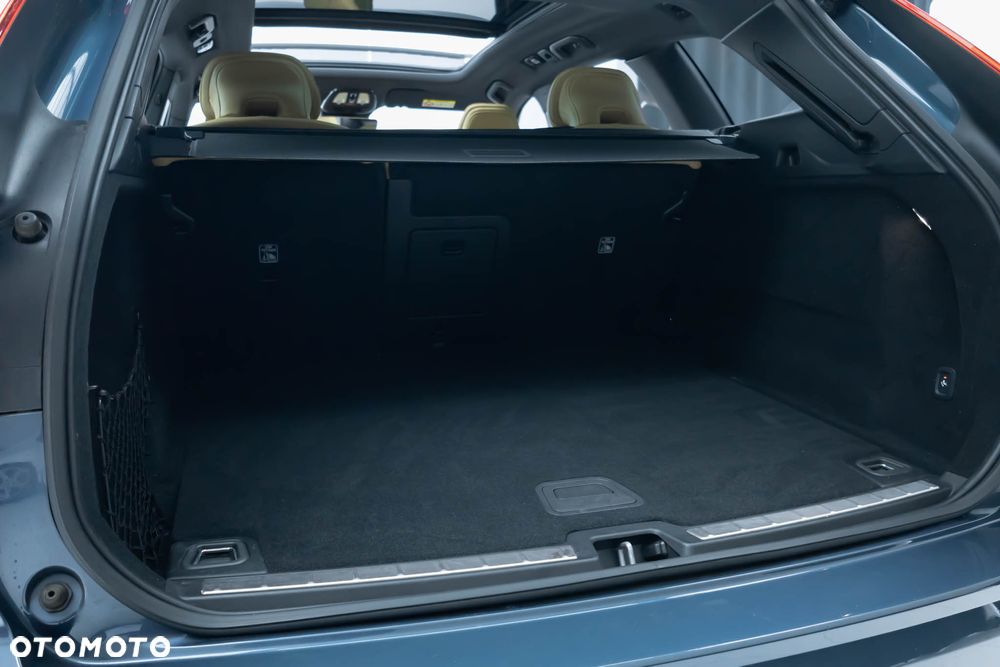 Volvo XC 60 B4 D AWD Ultimate Bright - 41