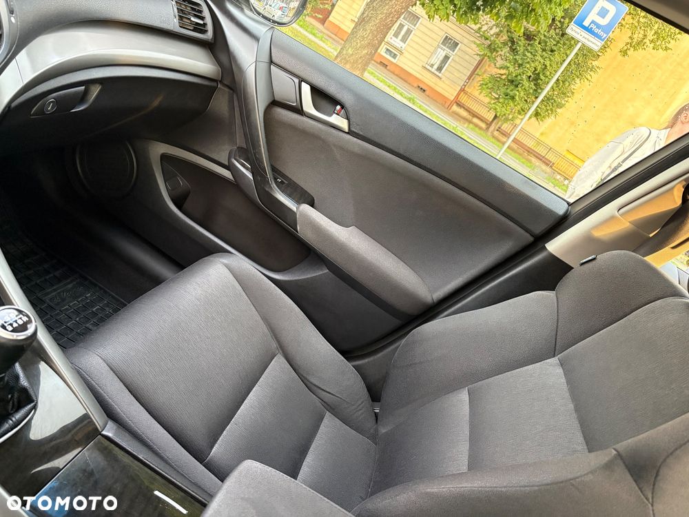 Honda Accord 2.0 Executive Nav - 23