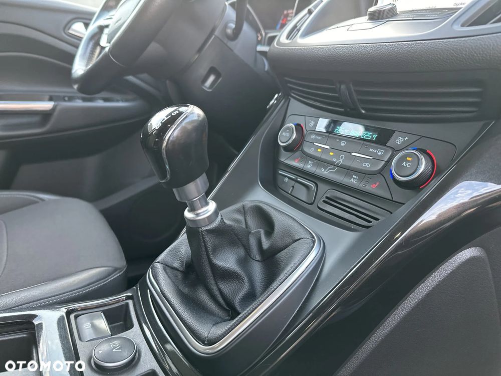 Ford Kuga 2.0 TDCi FWD Titanium - 16