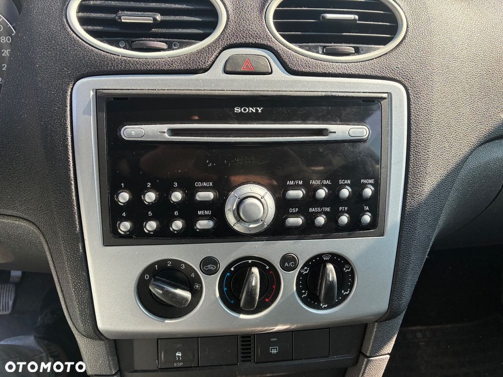 Ford Focus 1.6 16V Ambiente - 6