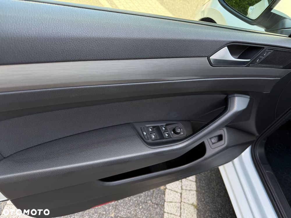 Volkswagen Passat 2.0 TDI BMT Trendline - 15