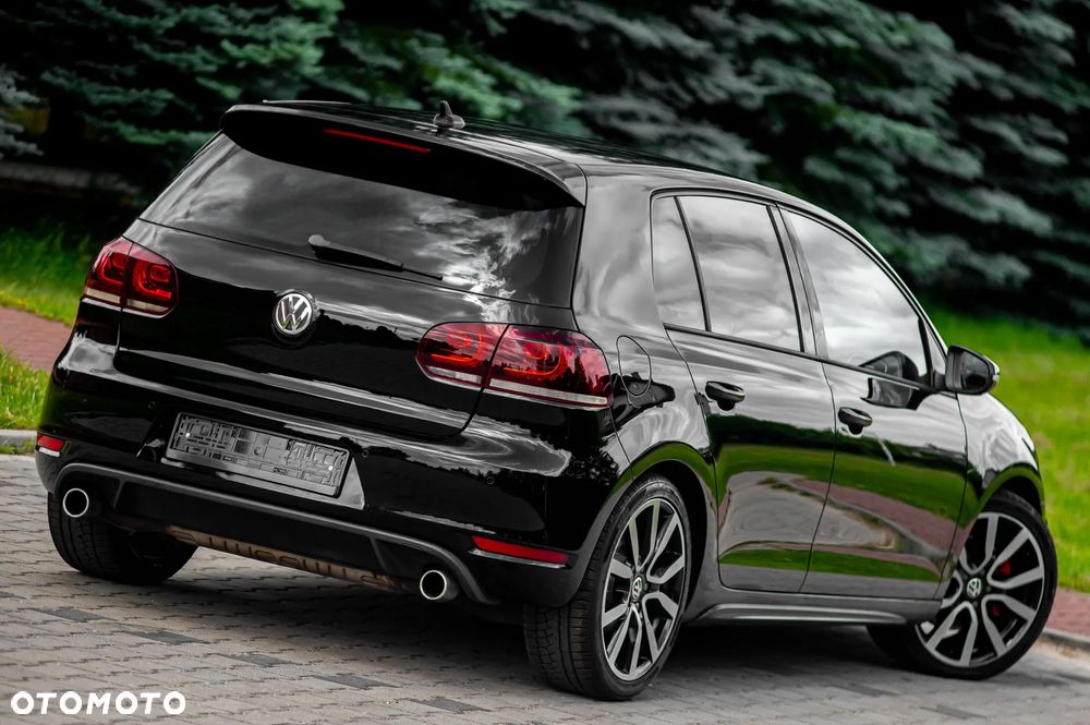 Volkswagen Golf 2.0 GTI DSG adidas - 10