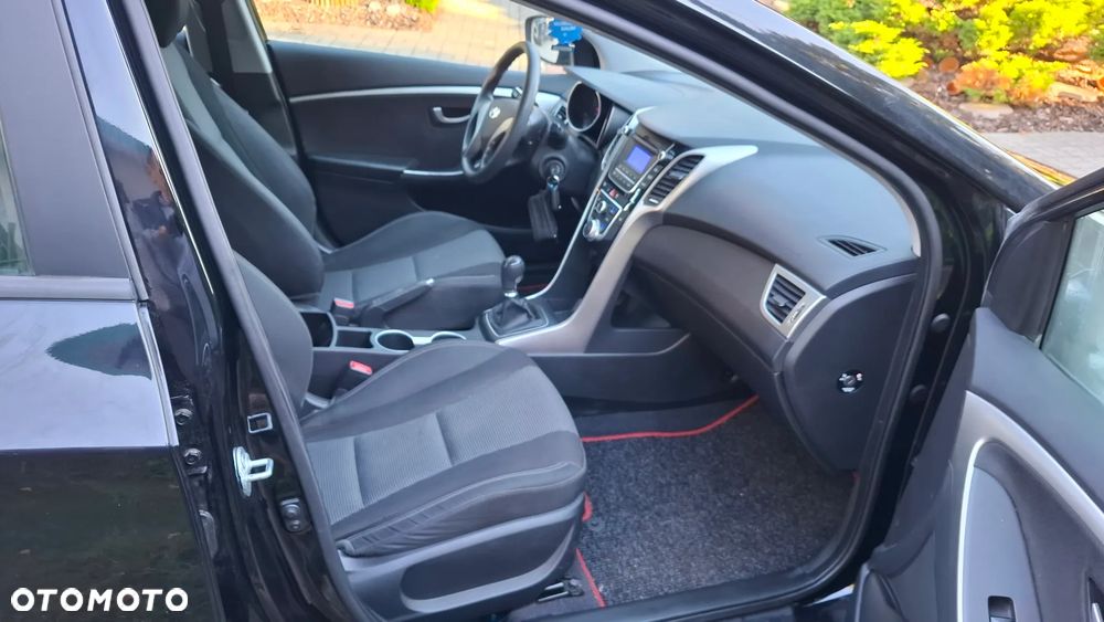 Hyundai i30 blue 1.6 CRDi Passion - 11