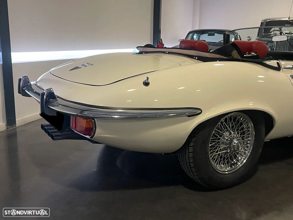 Jaguar E-Type - 11