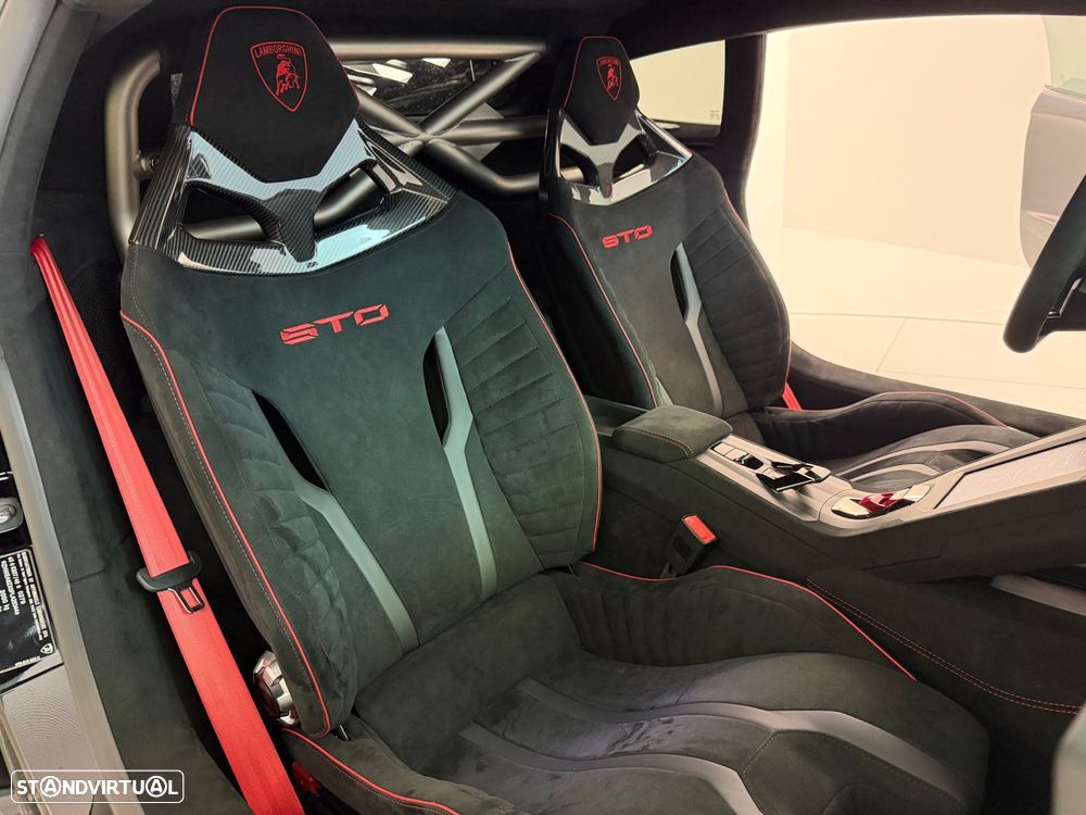 Lamborghini Huracán STO - 29