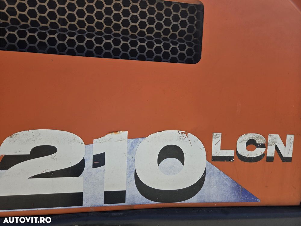 Hitachi ZX210-6, latime 2,5m, cupa NOUA 1,3mc, 22tone, Adanc sapare 7m, consum mediu 9l/h, 3 pompe Hitachi, produs in Japonia, lant 80% ok -200h deplasare, ridica 13t, inst picon, camera spate, posibilitate leasing, STARE FOARTE BUNA -PROMOTIE 79.900Eur+Tva - 29