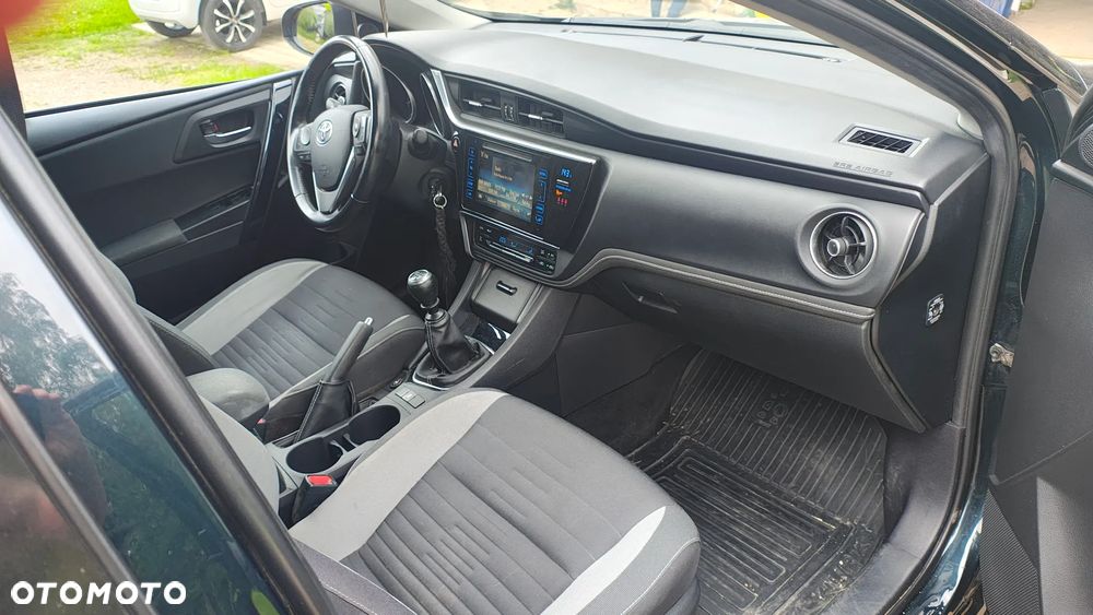 Toyota Auris 1.6 Premium - 5