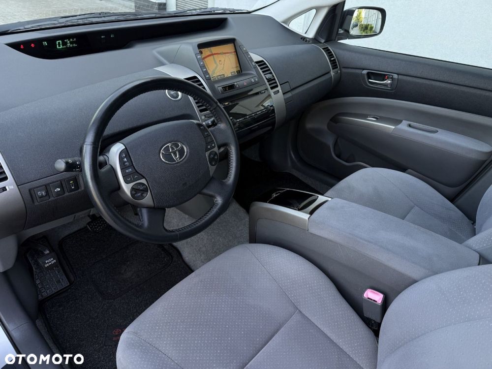 Toyota Prius (Hybrid) Sol - 15