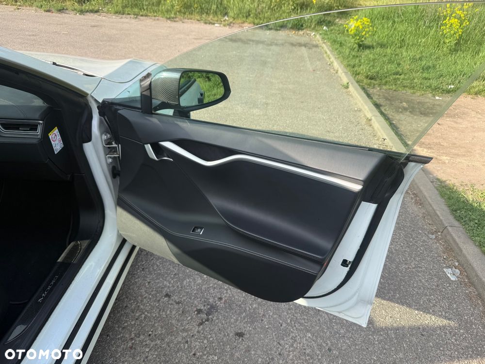 Tesla Model S - 20