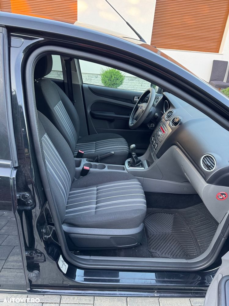 Ford Focus 1.6i Titanium - 18