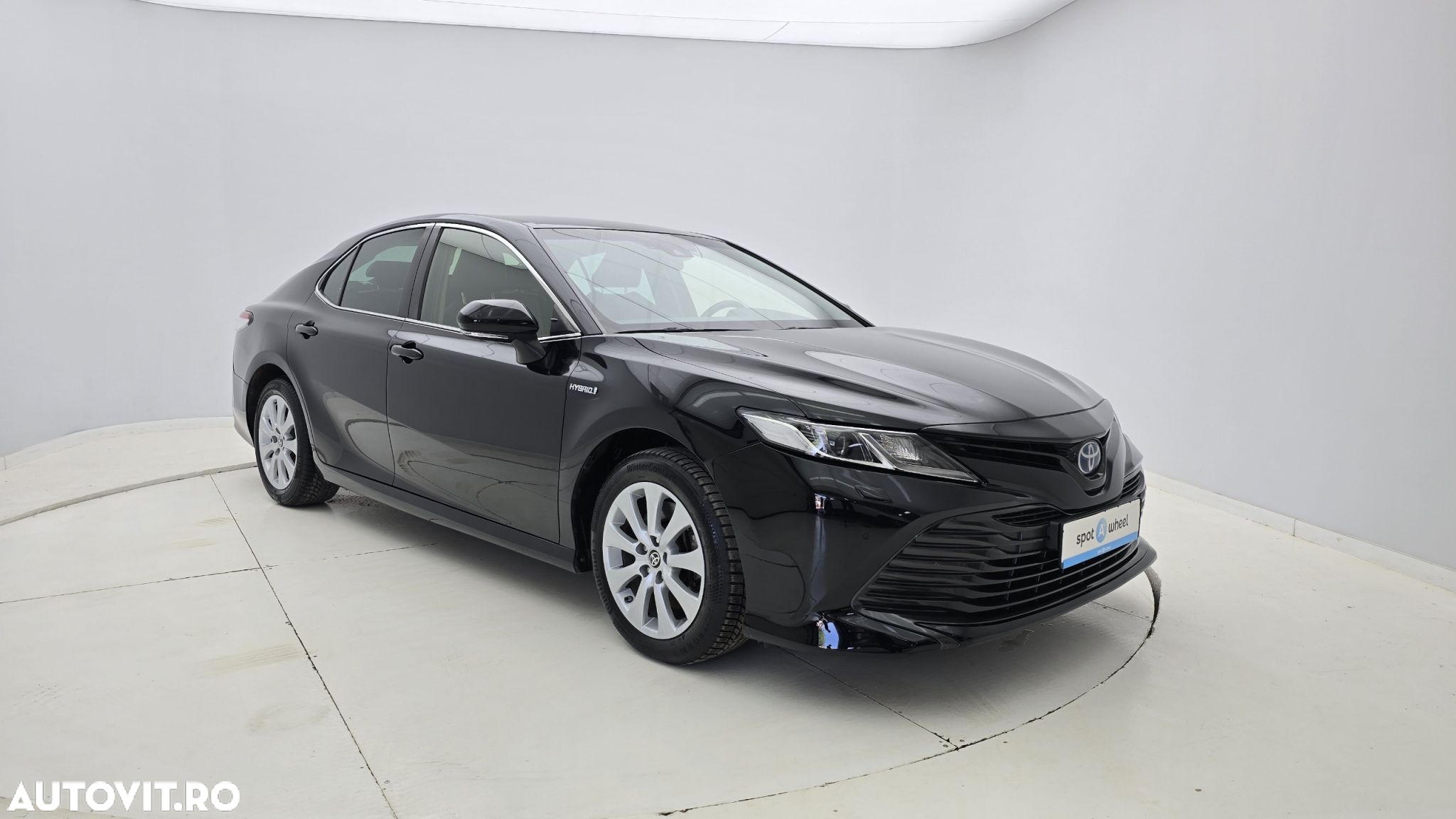 Toyota Camry - 4