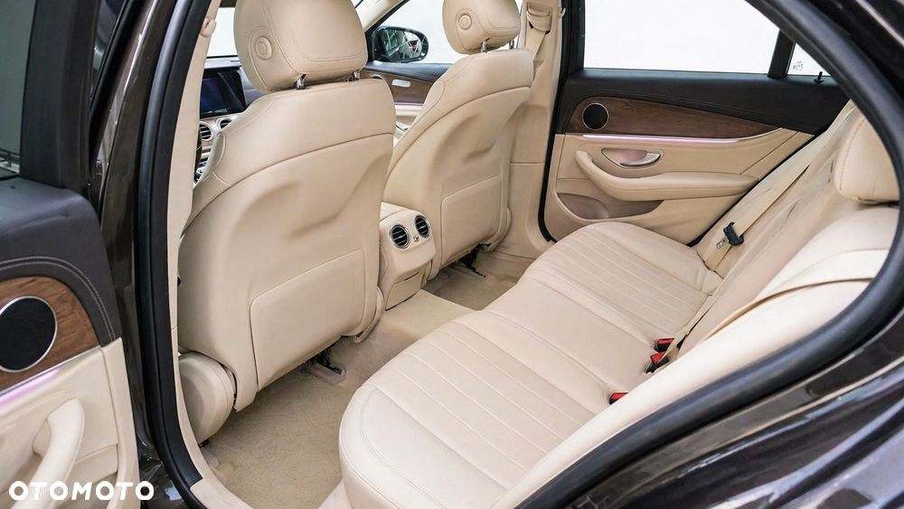 Mercedes-Benz Klasa E 220 d 4-Matic 9G-TRONIC - 5