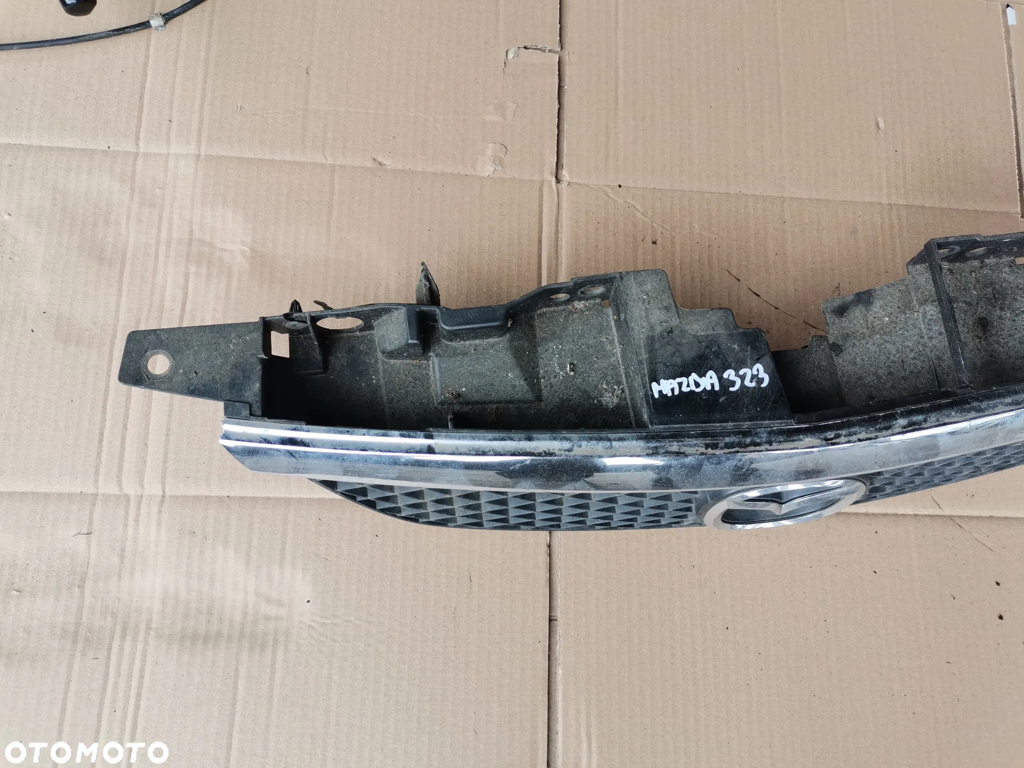 Grill ATRAPA MAZDA 323F BJ - 2