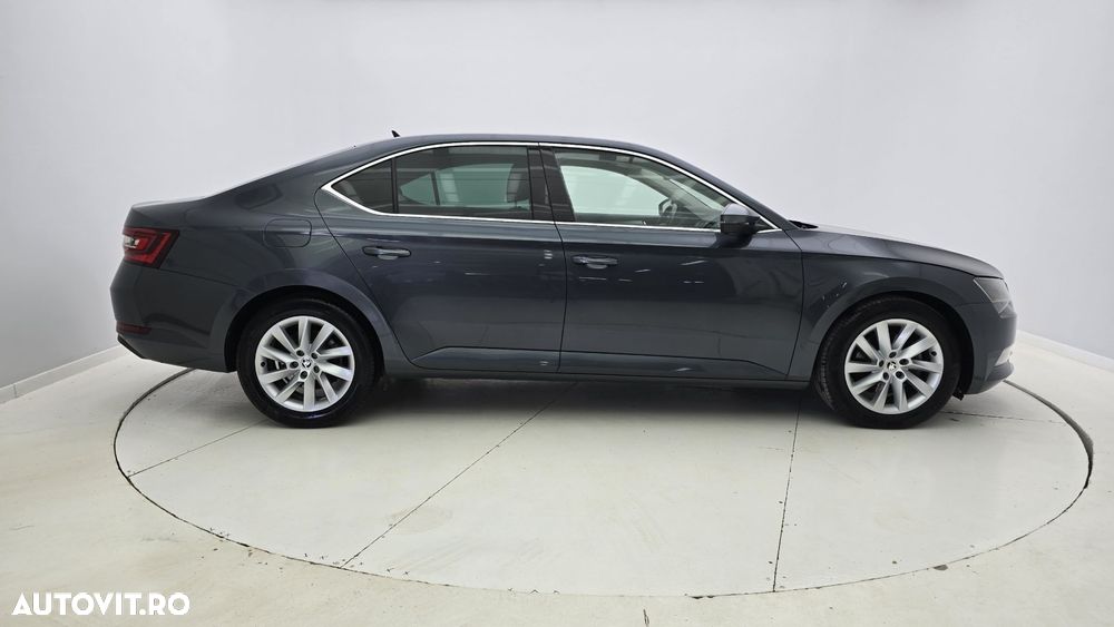 Skoda Superb 2.0 TDI DSG Ambition - 5