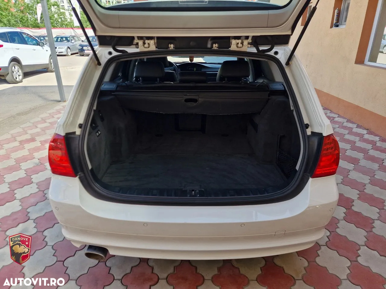 BMW Seria 3 320d Touring xDrive Aut. - 12