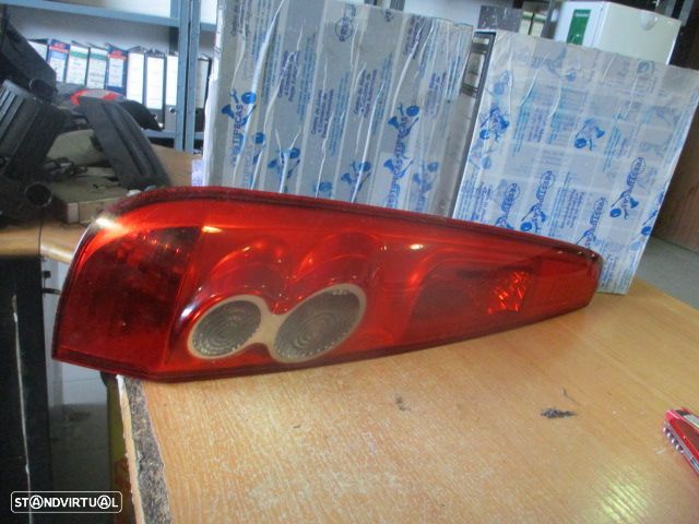 Farol Tras Stop2470 FORD FIESTA 2008 1.4 TDCI 70CV ESQ LENS - 1