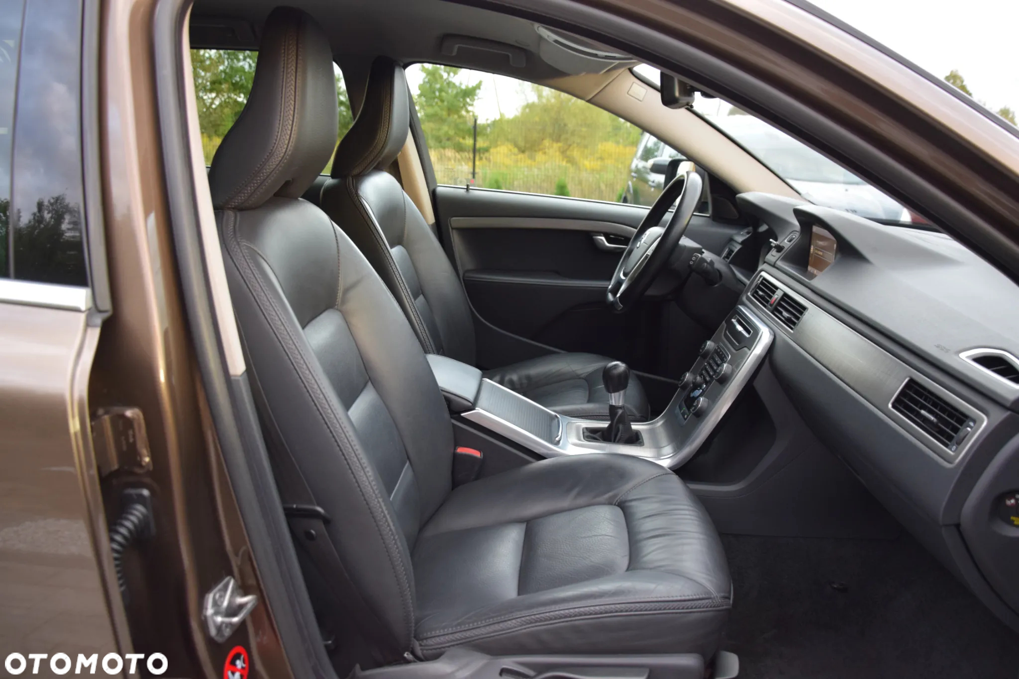 Volvo XC 70 2.4D AWD Momentum - 28