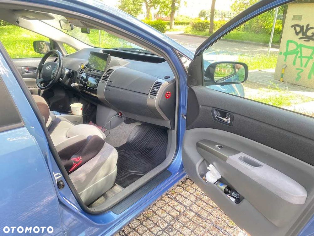 Toyota Prius - 4