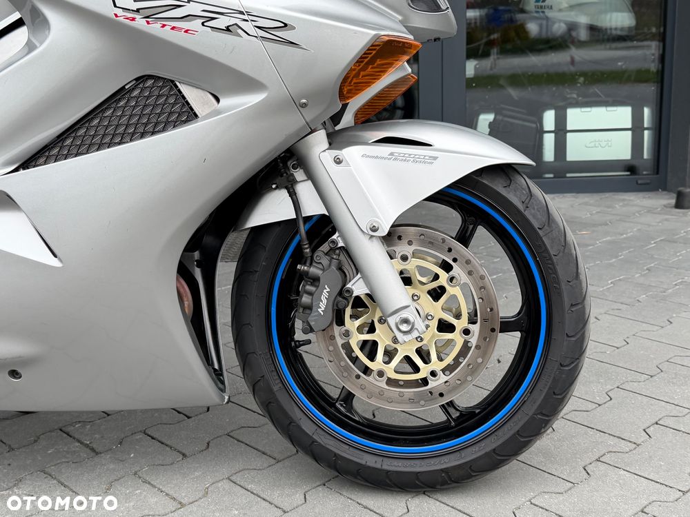 Honda VFR - 8