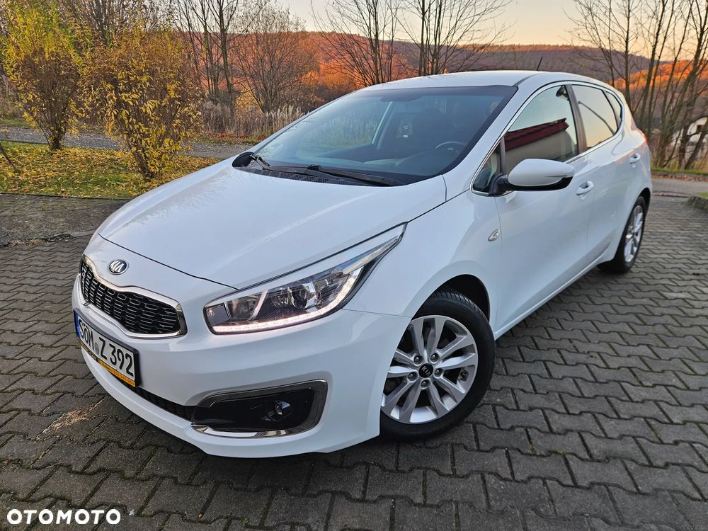 Kia Ceed 1.4 CVVT Dream Team Edition - 1