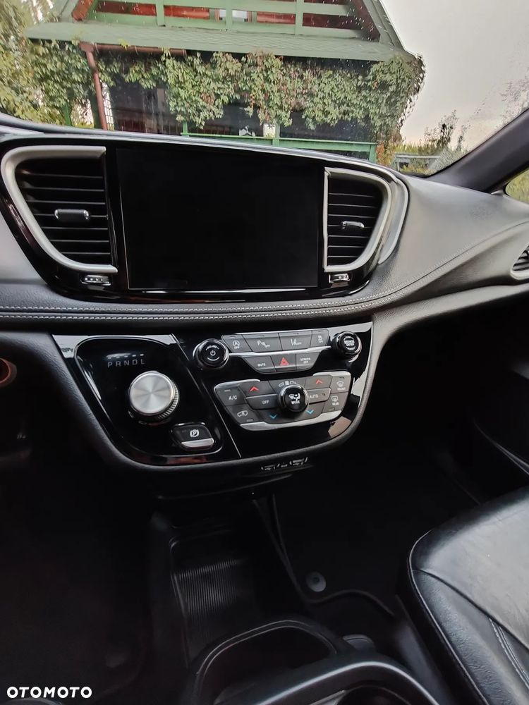Chrysler Pacifica - 20