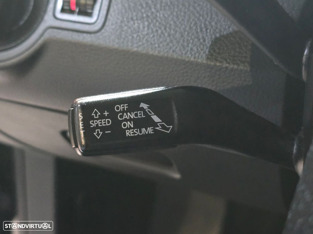 VW Passat 2.0 TDI Confortline - 14