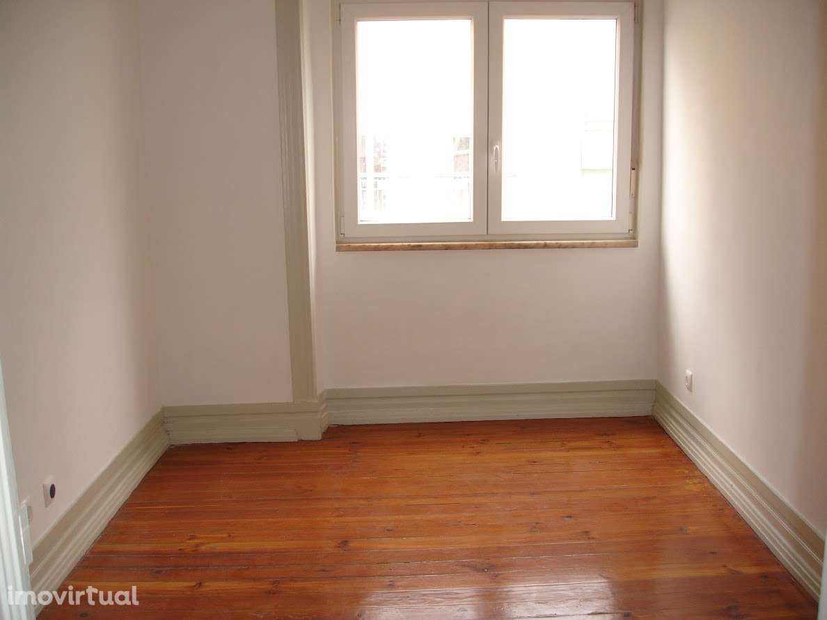 Apartamento T3 com varanda em Campo de Ourique - Grande imagem: 3/10