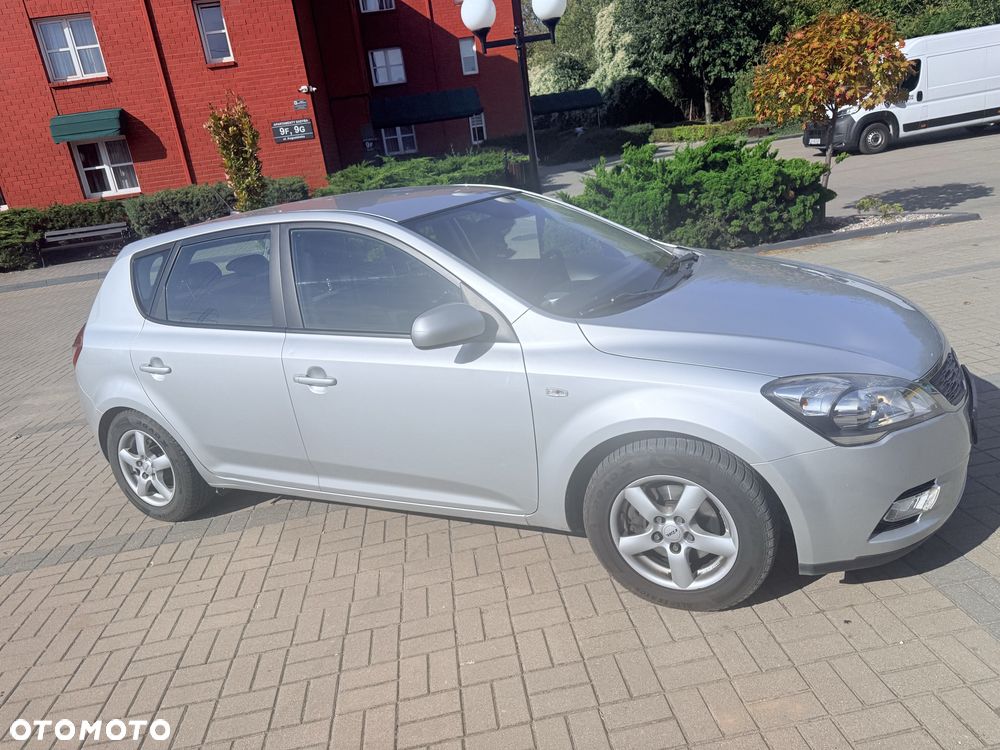 Kia Ceed - 4
