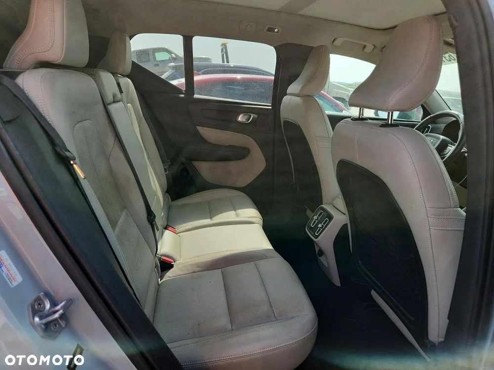 Volvo XC 40 T5 AWD Momentum - 9