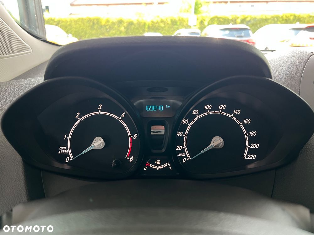 Ford Transit Courier - 23