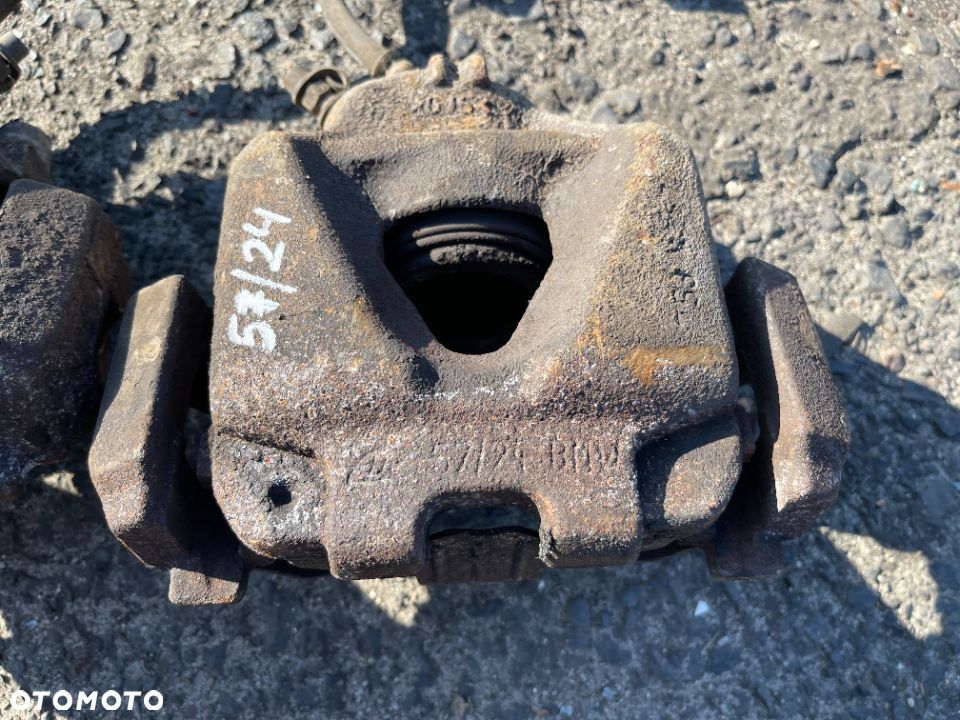 Zacisk lewy prawy jarzmo 753 754 57/24 Bmw e90 e91 - 2