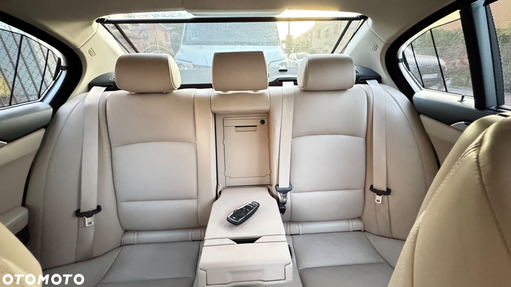 BMW Seria 5 550i - 15