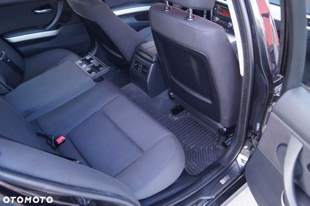 BMW Seria 3 318i Edition Exclusive - 31