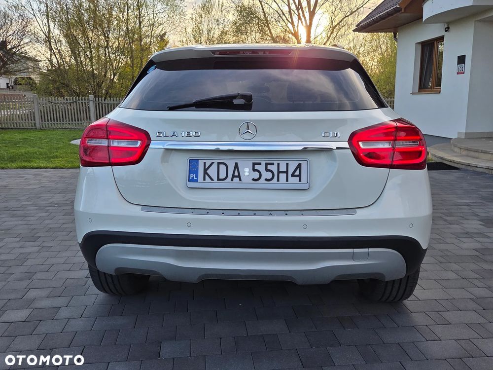 Mercedes-Benz GLA - 11