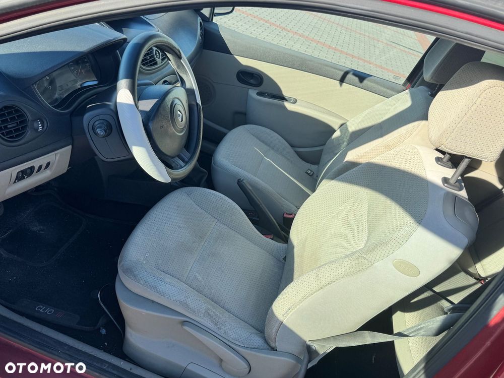 Renault Clio - 10