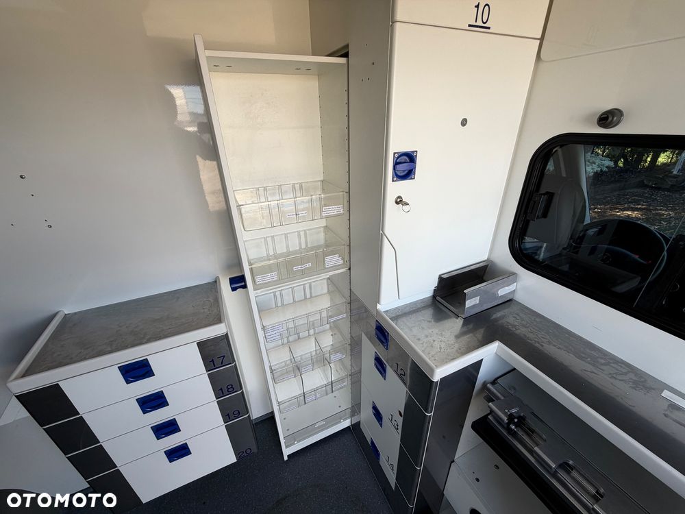 Mercedes-Benz Sprinter - 32