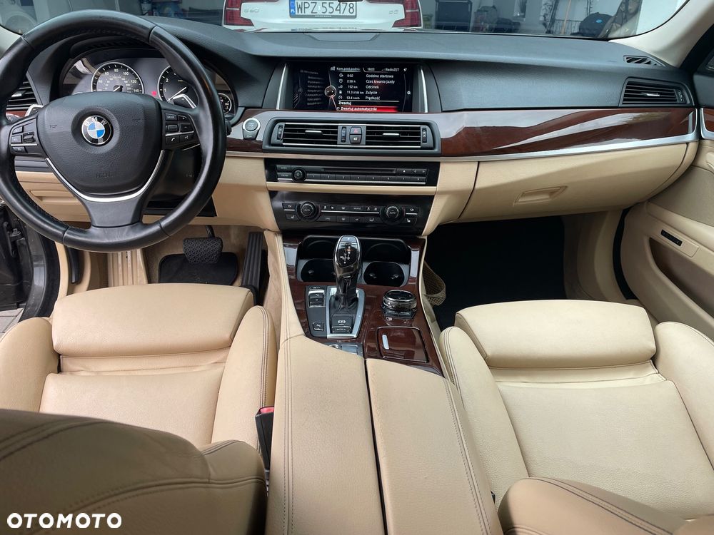 BMW Seria 5 550i - 6