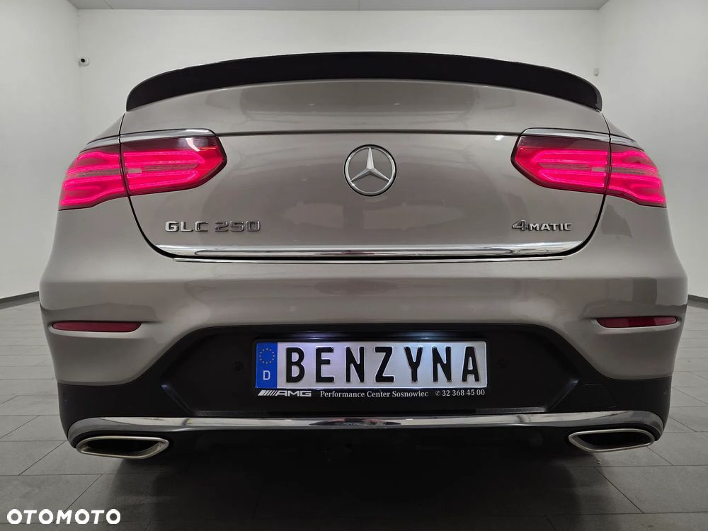Mercedes-Benz GLC 250 4Matic 9G-TRONIC AMG Line - 37