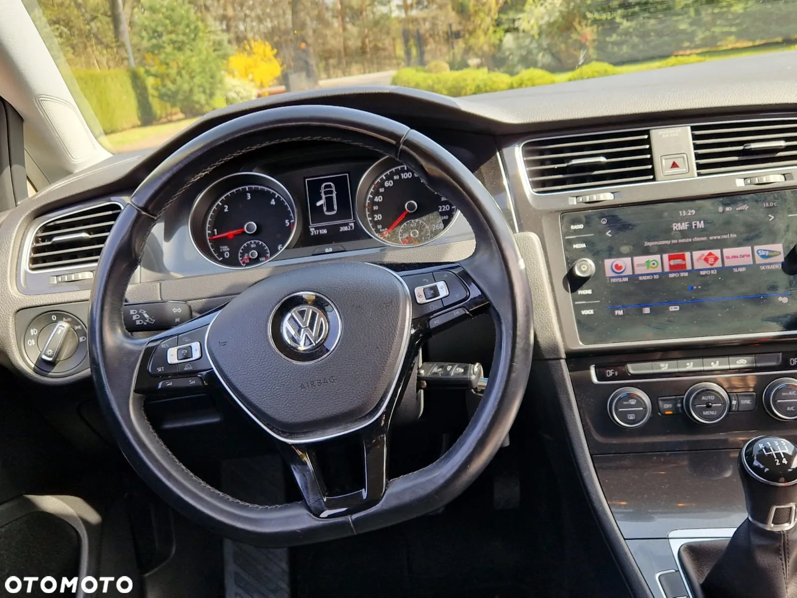 Volkswagen Golf - 6