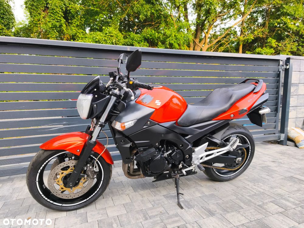 Suzuki GSR - 37