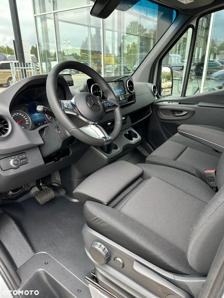 Mercedes-Benz Sprinter - 13